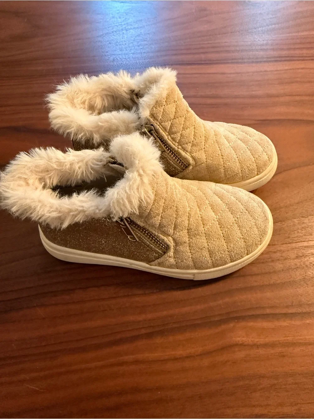 Kelly & Katie Quinn Girls 9 Gold Glitter Faux Fur Sneaker Boots